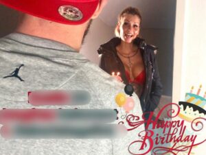 LilliePrivat Porno Video: Dustin 24 JUNGFRAU bekommt 1. Geburtstagsfick